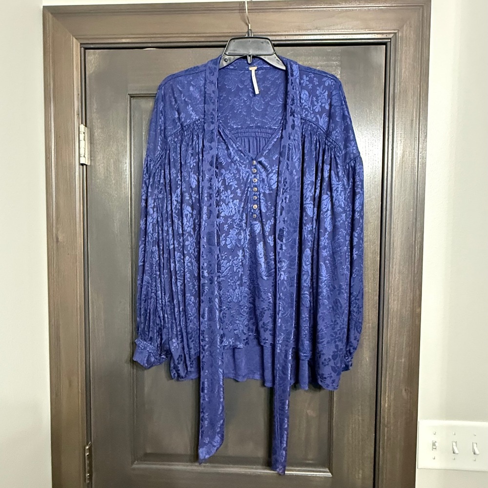 Free People Blue‎ Floral Jacquard Tie Neck Oversized Blouse Top Medium OB1144842